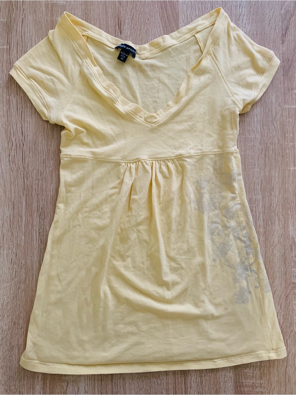 Bebe Yellow V-Neck Empire-Waist Short Sleeve Top